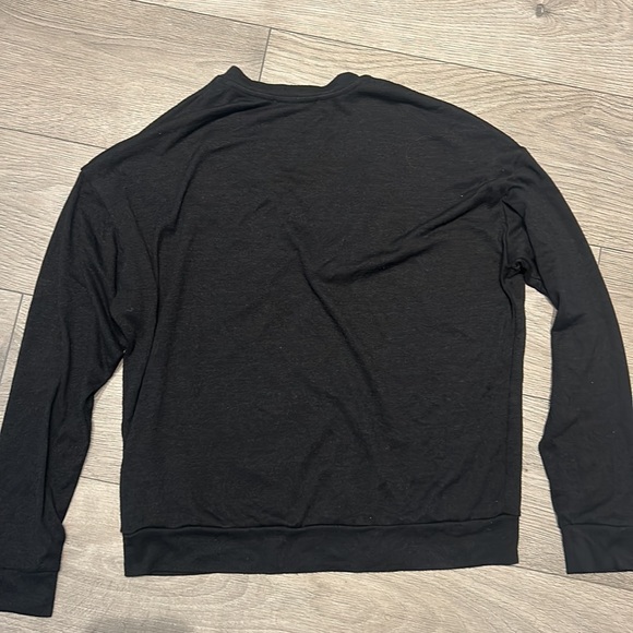 ARITZIA v-neck top - Picture 4 of 5